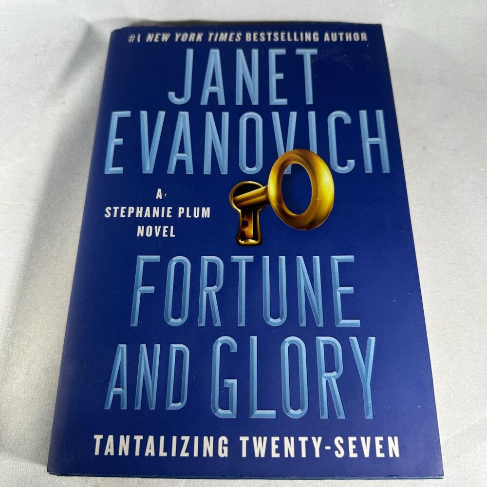 Janet Evanovich Fortune And Glory Hardcover  A Stephanie Plum Novel Tantalizing